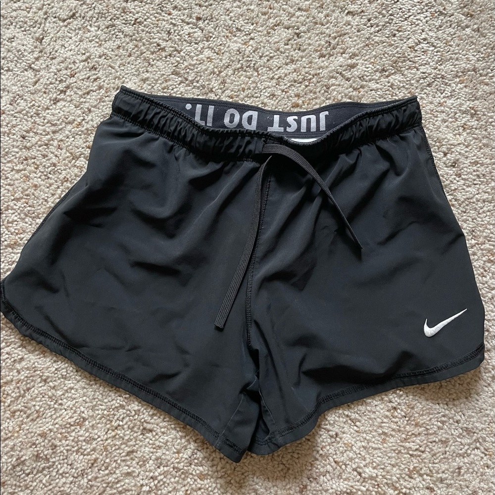 Women’s Nike lined running shorts. Size Small